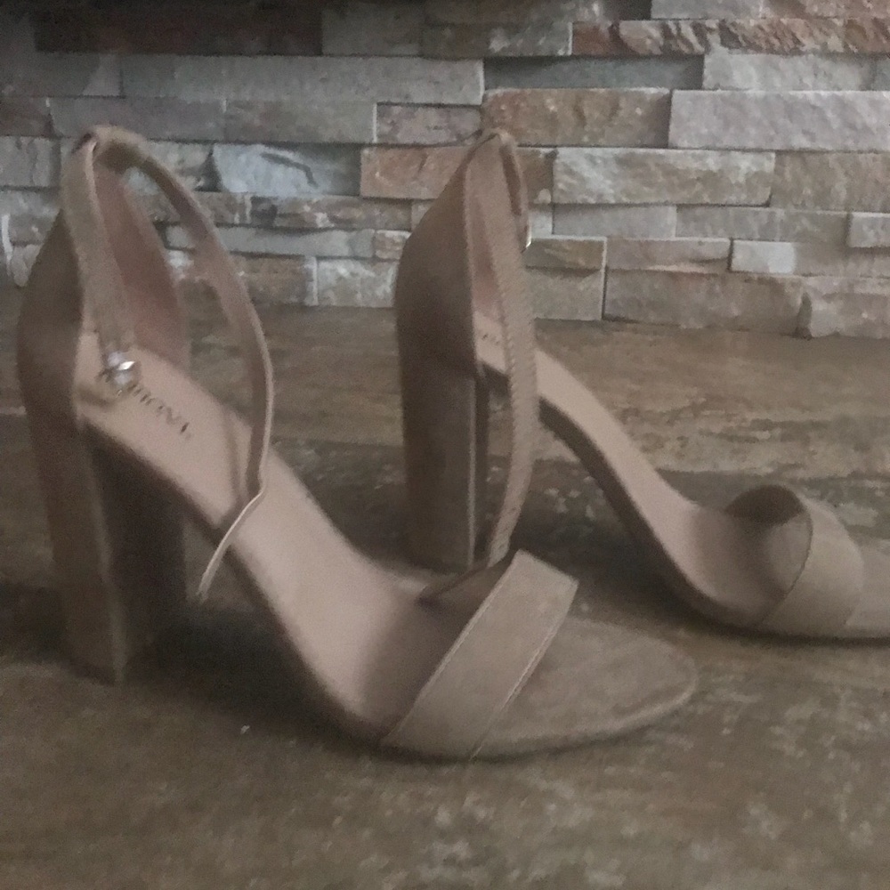 Women block heel pumps